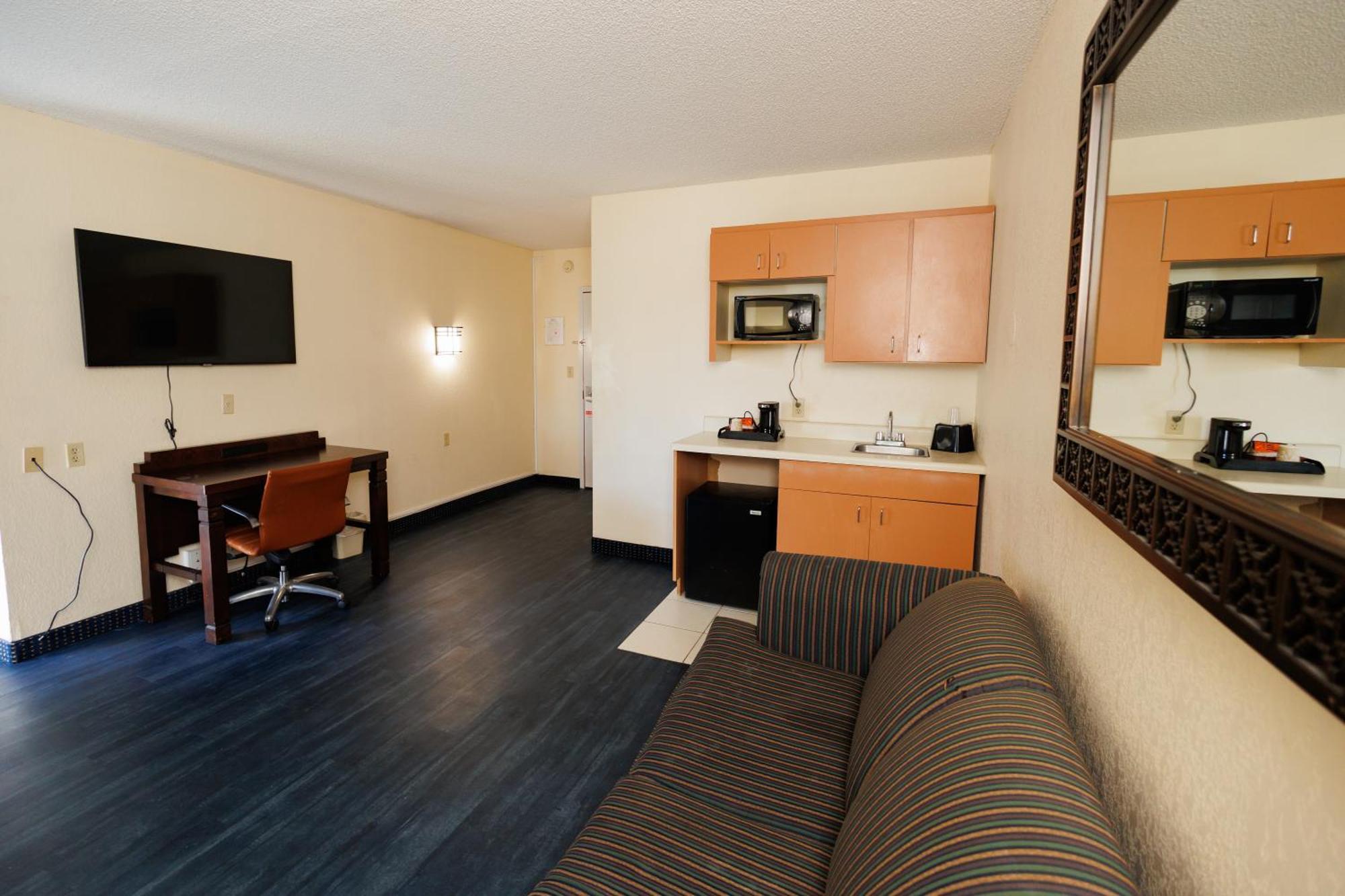 Garnet Inn & Suites, Orlando Room photo