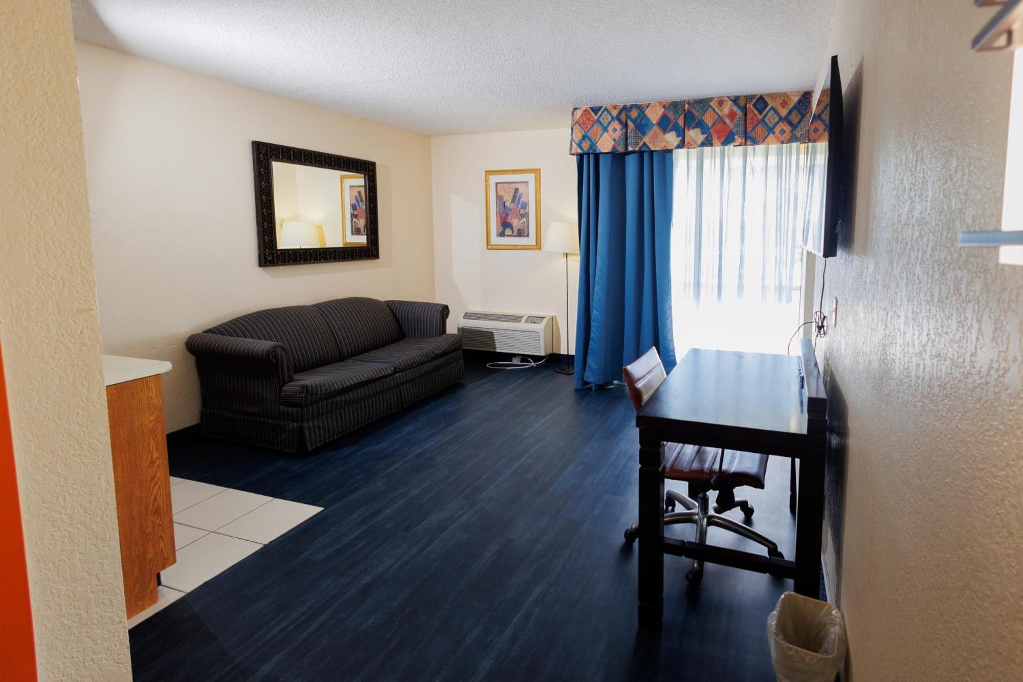 Garnet Inn & Suites, Orlando Room photo