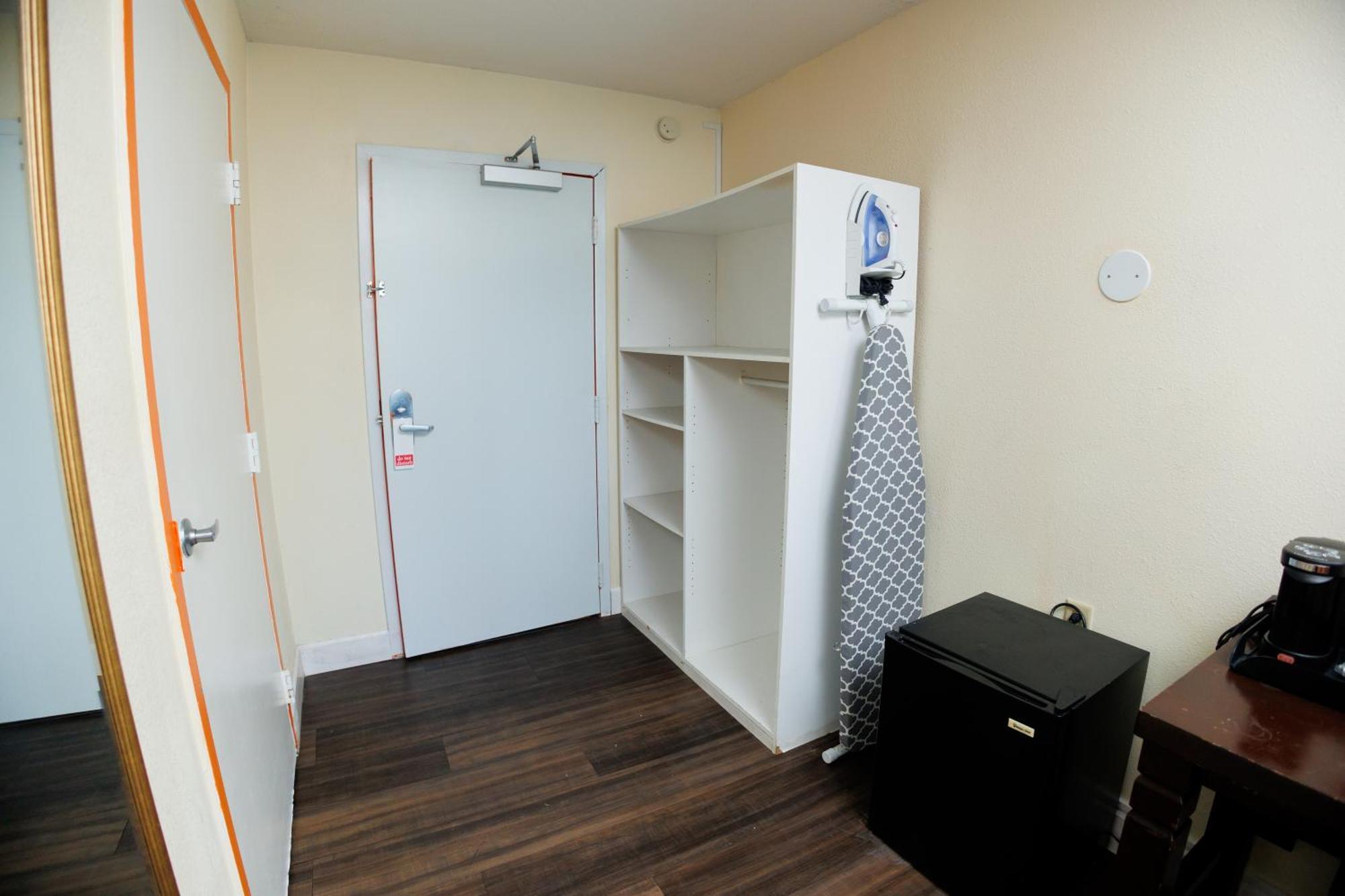 Garnet Inn & Suites, Orlando Room photo