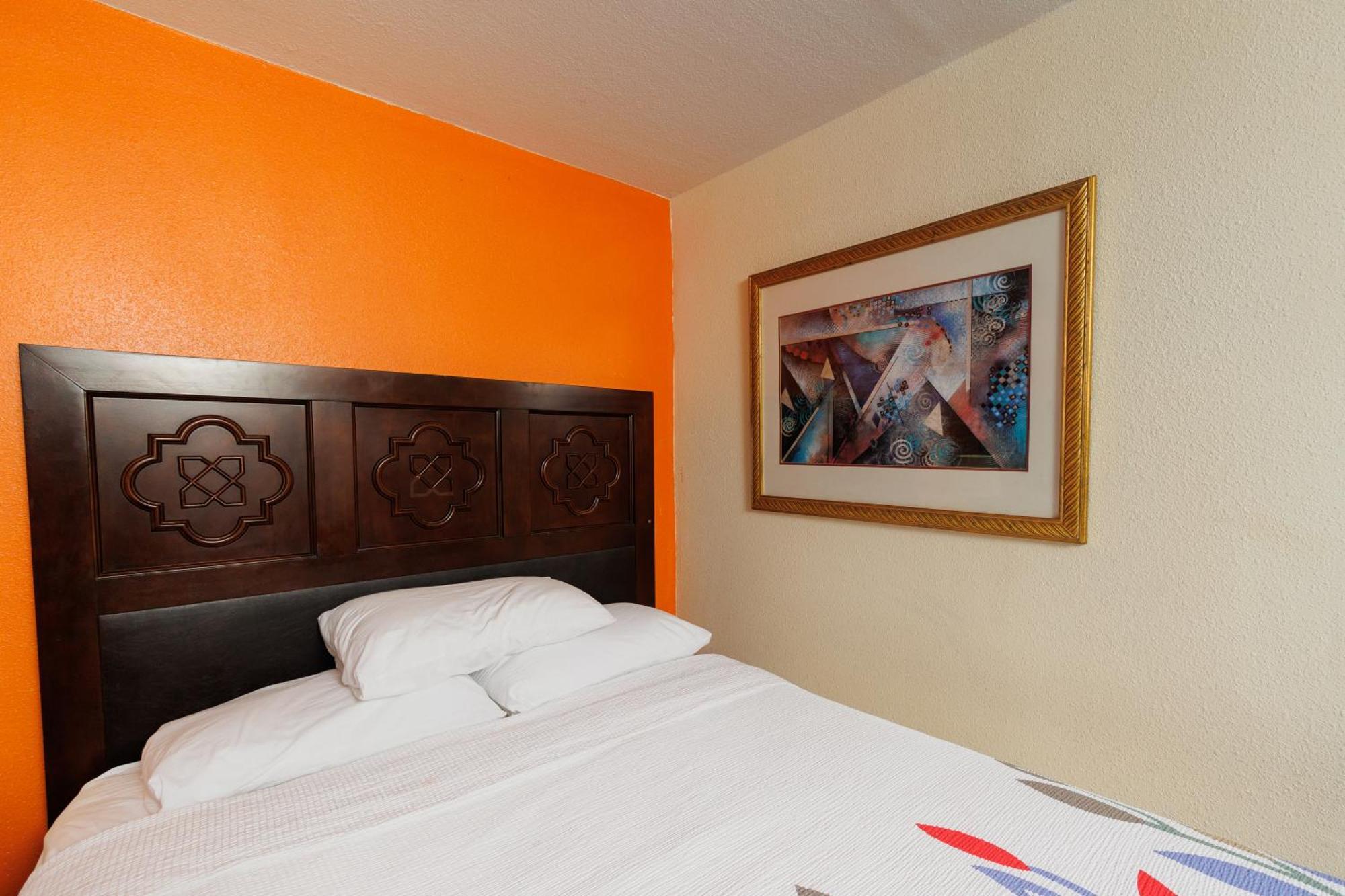 Garnet Inn & Suites, Orlando Room photo